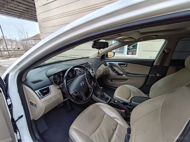 Hyundai Elantra-6