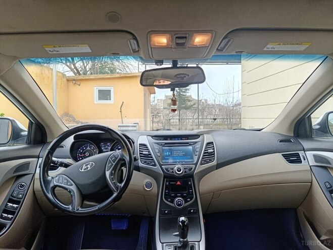 Hyundai Elantra-5