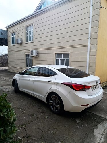 Hyundai Elantra-12