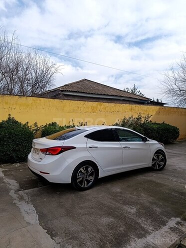 Hyundai Elantra-13