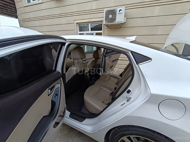 Hyundai Elantra-20