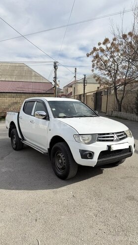 Mitsubishi L200 2012, 325,000 km - 2.5 l - Bakı