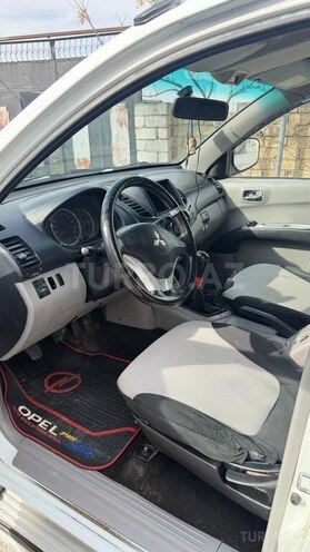 Mitsubishi L200 2012, 325,000 km - 2.5 l - Bakı