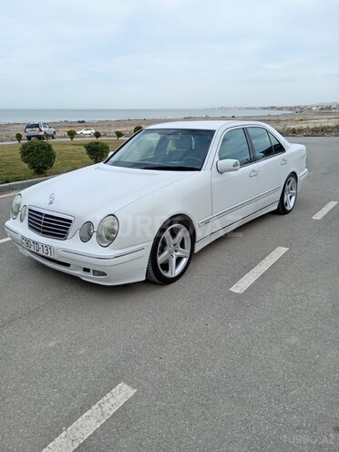 Mercedes E 240-1