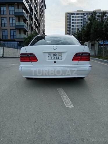 Mercedes E 240-4
