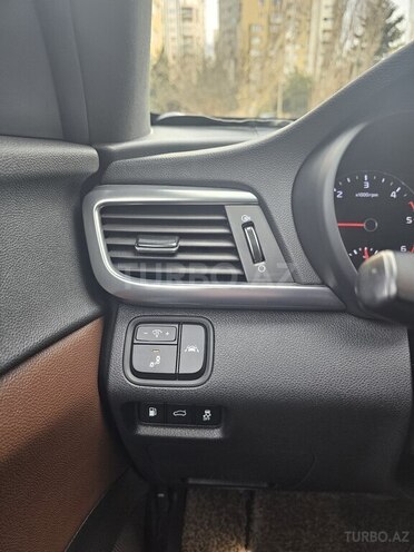 Kia K5-10