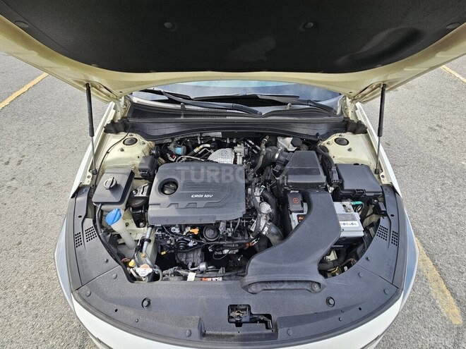 Kia K5-21