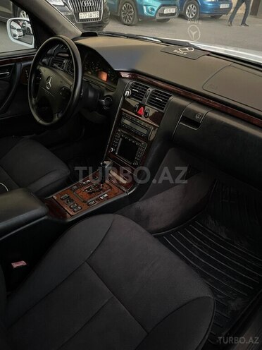 Mercedes E 240-10