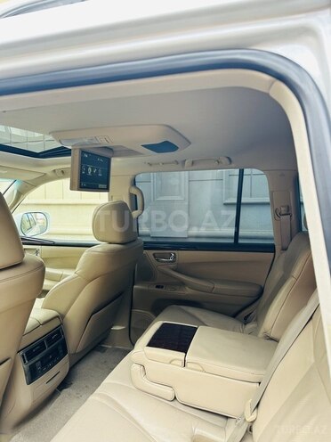 Lexus LX 570-14