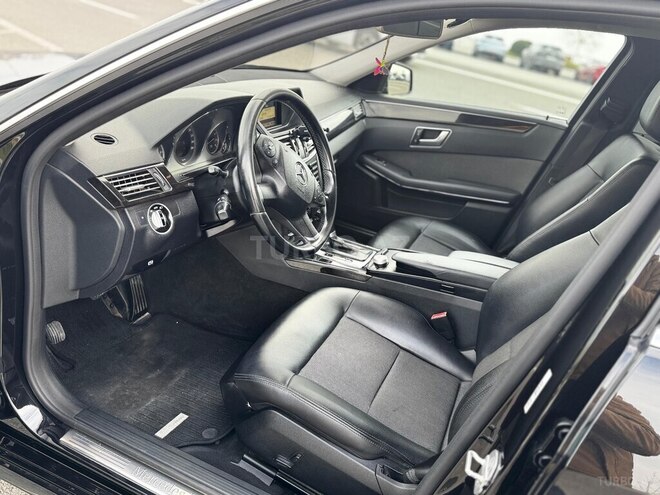 Mercedes E 200-11