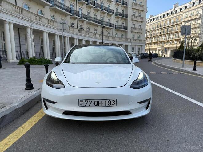 Tesla Model 3-1