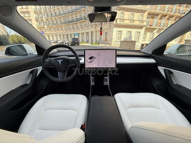 Tesla Model 3-3