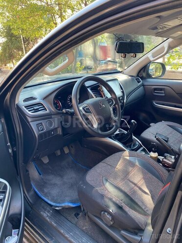 Mitsubishi L200 2023, 95,000 km - 2.4 l - Bakı