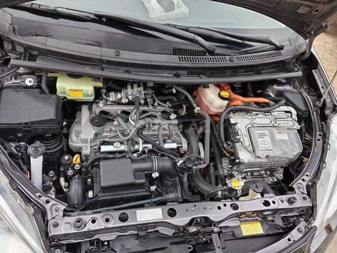 Toyota Aqua-7