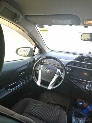 Toyota Aqua-4