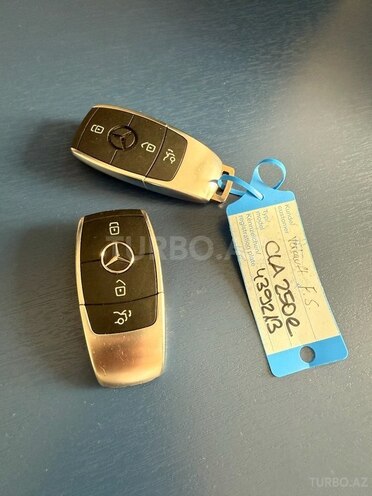Mercedes CLA 250 e-19