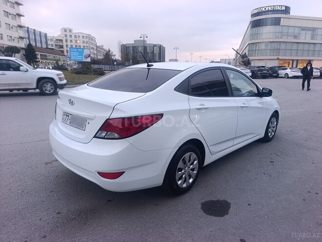 Hyundai Accent-4
