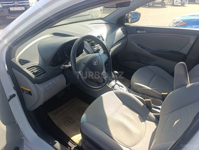 Hyundai Accent-9