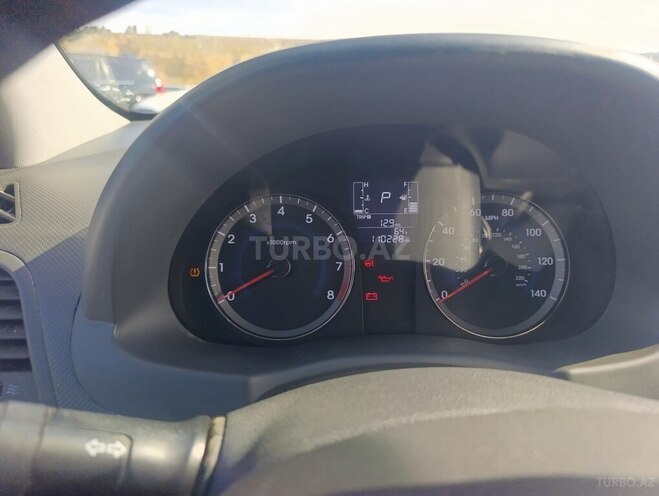Hyundai Accent-12