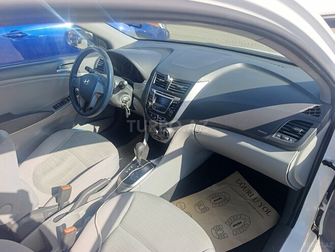 Hyundai Accent-10