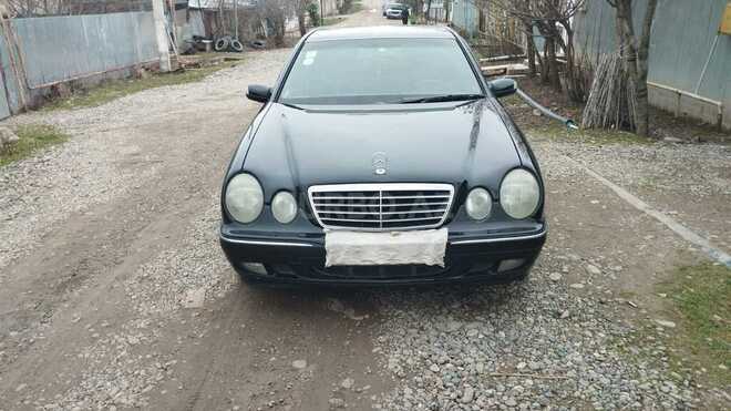 Mercedes E 220 2000, 585,125 km - 2.2 l - Füzuli