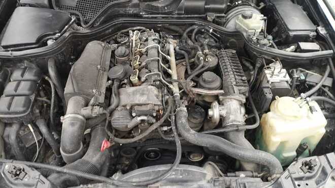 Mercedes E 220 2000, 585,125 km - 2.2 l - Füzuli