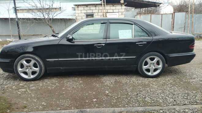 Mercedes E 220 2000, 585,125 km - 2.2 l - Füzuli