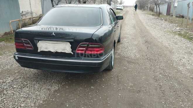 Mercedes E 220 2000, 585,125 km - 2.2 l - Füzuli