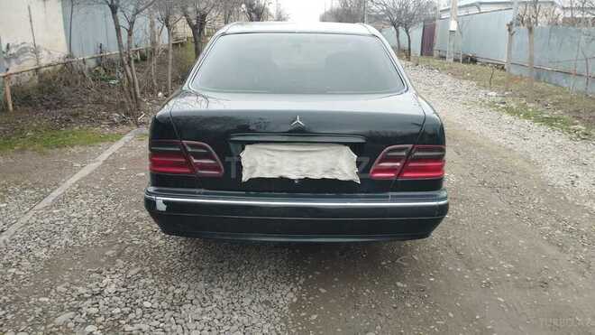 Mercedes E 220 2000, 585,125 km - 2.2 l - Füzuli