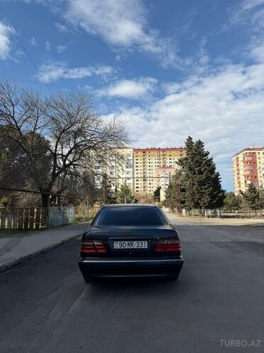 Mercedes E 240 1999, 108,000 km - 2.4 l - Sumqayıt