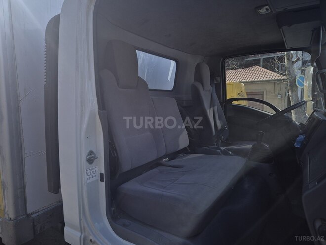 Isuzu NPR 75 L-10