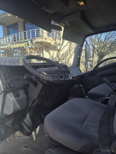 Isuzu NPR 75 L-8