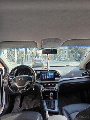 Hyundai Avante-7