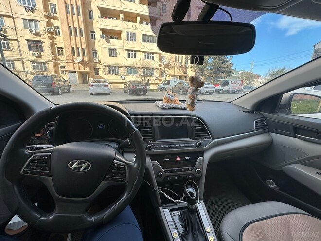 Hyundai Elantra 2018, 209,215 km - 2.0 l - Bakı