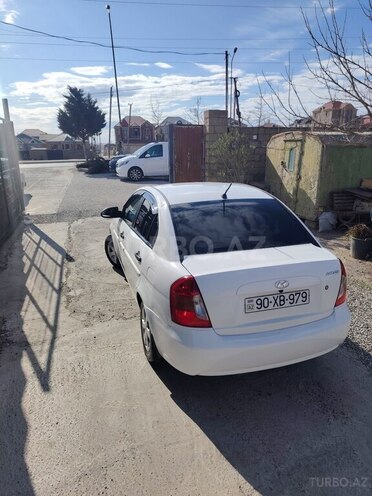 Hyundai Accent-2
