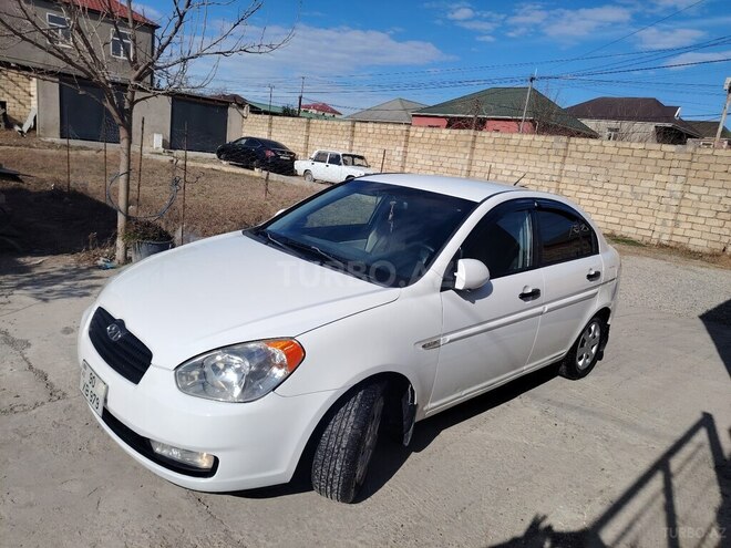 Hyundai Accent-4