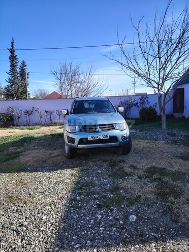 Mitsubishi L200-1