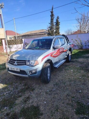 Mitsubishi L200-2