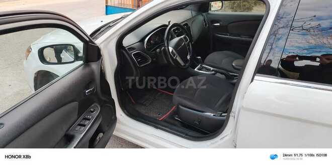 Chrysler 200-12