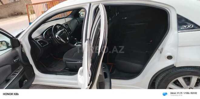 Chrysler 200-13