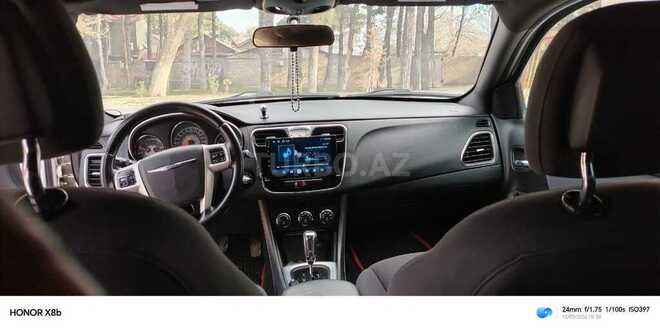 Chrysler 200-11
