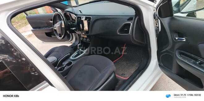Chrysler 200-10