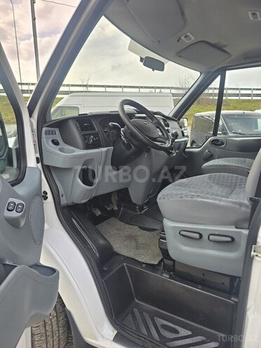 Ford Transit-6