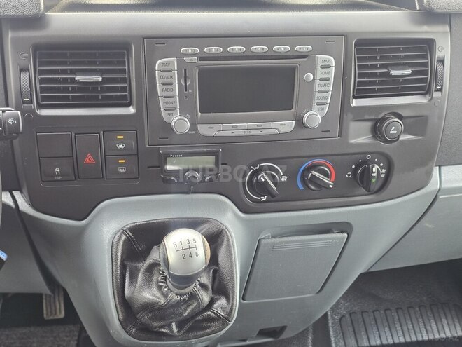 Ford Transit-8