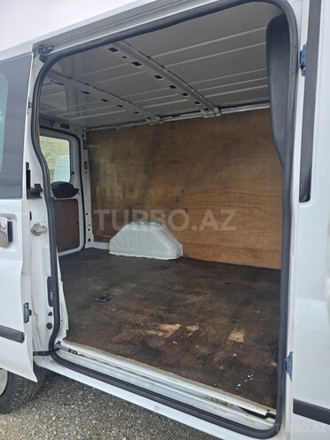 Ford Transit-13