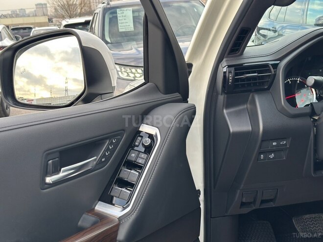 Toyota Land Cruiser-11