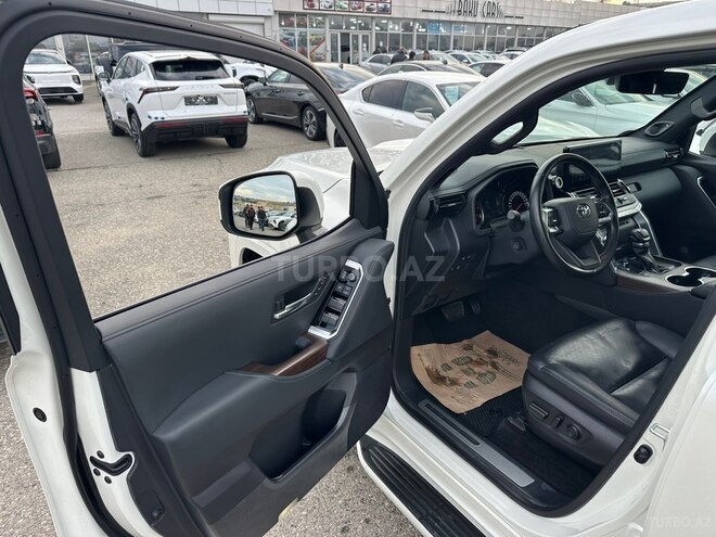 Toyota Land Cruiser-16