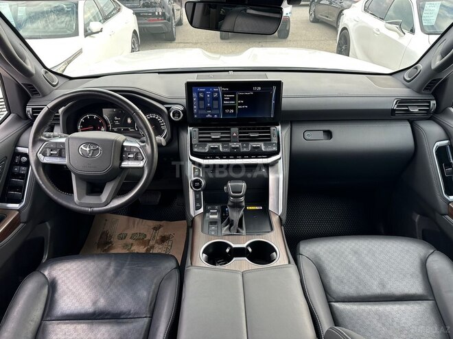 Toyota Land Cruiser-9