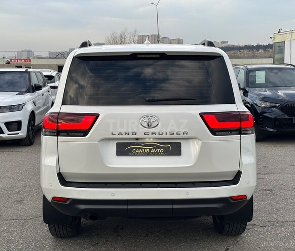 Toyota Land Cruiser-7