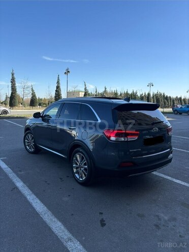 Kia Sorento-12
